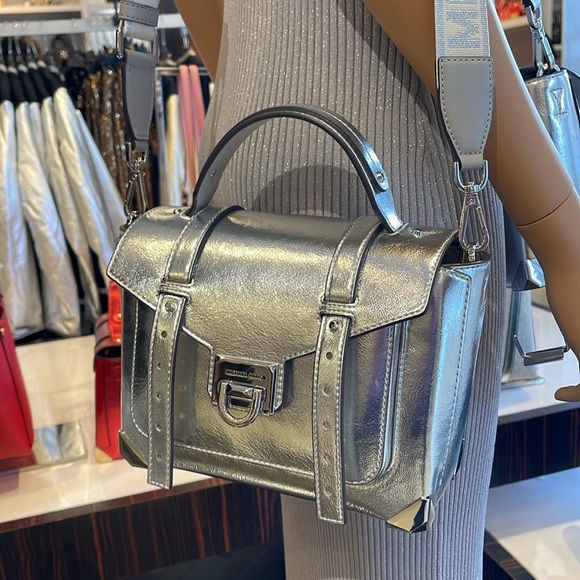 MICHAEL KORS
Manhattan Medium TH SCHOOL Crackled Metallic Leather SATCHEL
NWT - Picture 6 of 16
